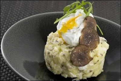 Voici une brandade de cabillaud, magnifiquement surmontée d'un champignon que vous allez reconnaître :