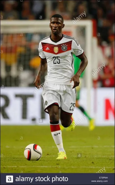 Qui est ce footballeur ?