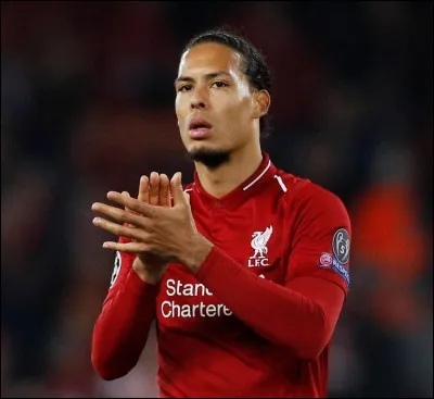 Qui est ce footballeur ?