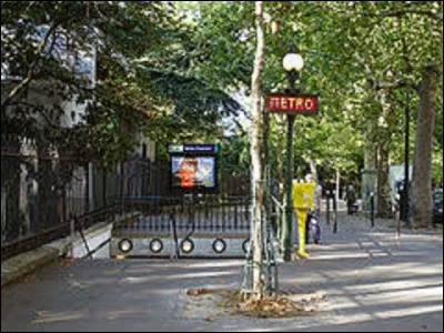 ''Buttes Chaumont'' est une station de la ligne 7 bis qui fut ouverte le 13 février 1912. Implantée en lisière méridionale du parc des Buttes-Chaumont, quel empereur ou roi créa ce parc qui est l'un des plus grands de la capitale avec près de 25 hectares d'espaces verts ?