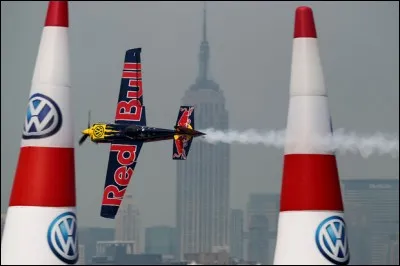 Les voltigeurs sont passés par là en 2010 mais quelle est cette ville ?