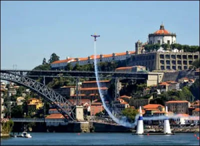 Quelle est cette ville qui a déjà accueilli quatre fois le championnat du monde de course aérienne ?