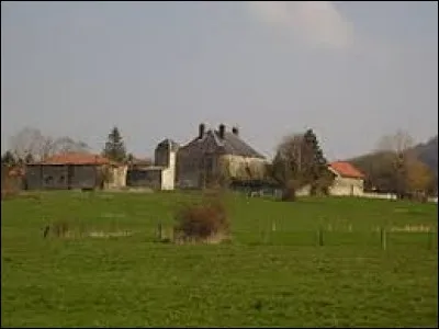 Je vous propose une balade dans la Meuse, afin de partir &agrave; la d&eacute;couverte du ch&acirc;teau de Lion-devant-Bar. Village dans la plaine de Basse-Wo&euml;vre, il se situe en r&eacute;gion ...