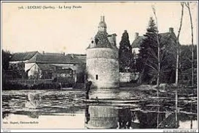 Voici une carte postale ancienne sur laquelle nous voyons le ch&acirc;teau du Loup Pendu de Luceau. Commune Sarthoise, elle se situe en r&eacute;gion ...