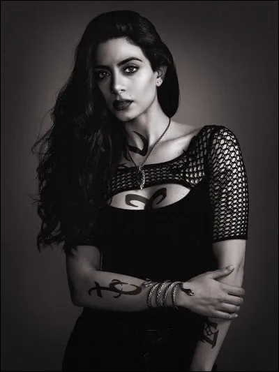 Quelle nourriture aide Izzy dans sa dépendance ?