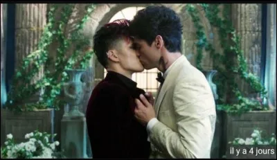 Qui invite Magnus au mariage d'Alec et Lydia ?