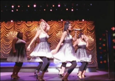 Sur quelle chanson Mike et Brittany font-ils un duo tandis que Santana interprète le solo ?