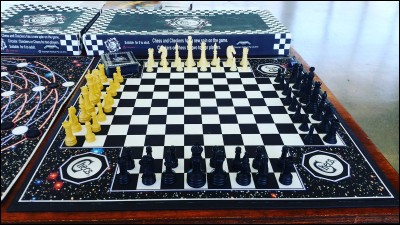 Combien de cases blanches un plateau d'échecs comporte-t-il ?