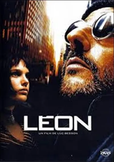 Qui est le réalisateur du film "Léon" ?