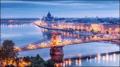 Quel pays a pour capitale la ville de Budapest ?