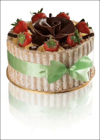 Quel prénom féminin est également un gâteau fait avec des biscuits à la cuillère ?