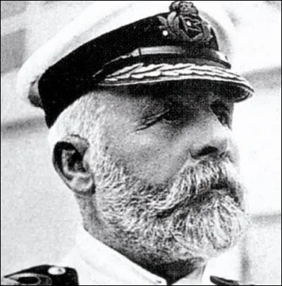 Qui était le commandant du bateau ?