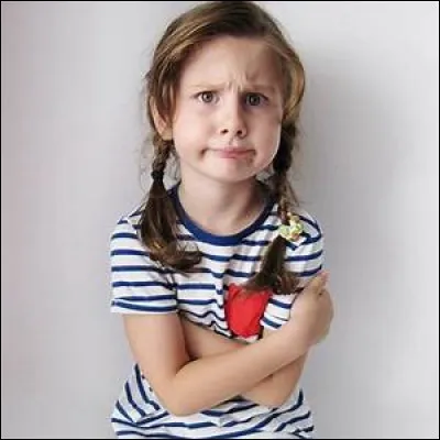 Tu attends toujours quand un homme te double dans la queue. Que fais-tu ?