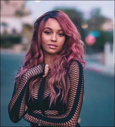 Comment s'appelle le gang de Toni Topaz ?