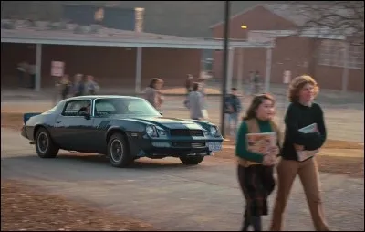 Quelle chanson passe lorsqu'on voit Billy pour la première fois? (Lorsqu'il sort de sa voiture)