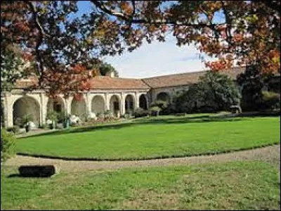 Je vous emmène à présent dans les Landes à la découverte du château de Gaujacq. Nous serons en région ...