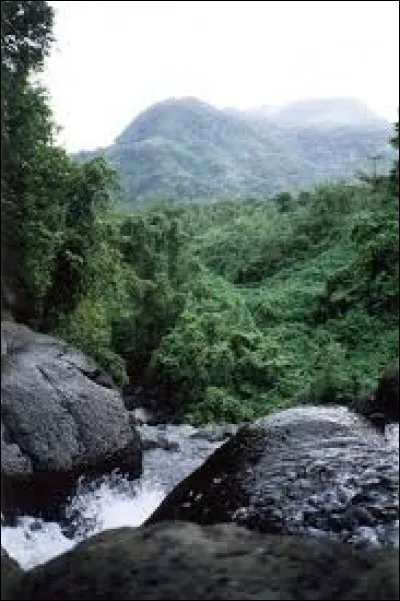 Quelle est l'altitude maximale de la Micronésie ?