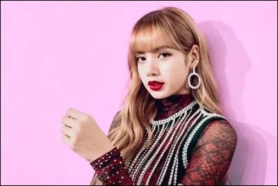 Comment s'appelle cette fille ?