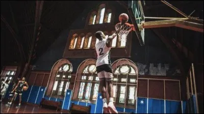 La firme américaine Nike a transformé une église en un terrain de basket, conservant le patrimoine de l'église de l'Épiphanie, de la fin du 19e siècle, au parquet lustré, on a ajouté des vestiaires et une salle de musculation. Les vitraux ont été changés pour l'éclairage souhaité. Scottie Pippen, sextuple champion NBA avec les Bulls, est venu donner des cliniques.
Quelle est la ville des vents ?