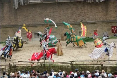 Lequel de ces deux spectacles fait partie du Puy du Fou ?