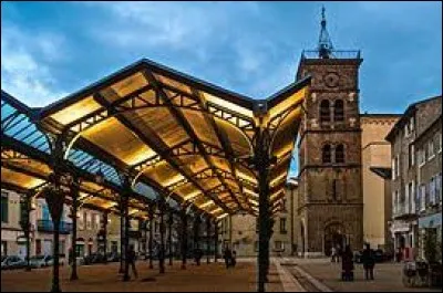 Nous partons en Espagne, tout en restant en France, avec cette découverte de Valence. Surnommée "la porte du Midi de la France", préfecture de son département, cette ville se situe ...