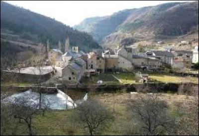 Terminons cette balade non pas en Allemagne mais dans le Gard, à Trèves. Nous sommes dans l'ancienne région ...