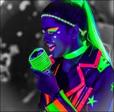 Comment s'appelle celle qui joue du mashup ?