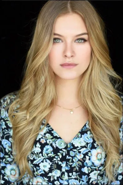 De qui cette personne est-elle la sur ?