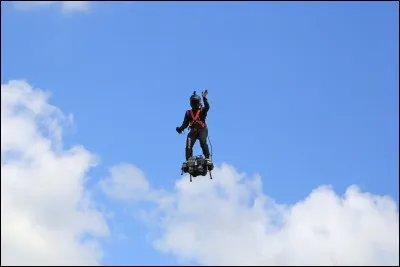 Qui s'est illustré en tant qu'homme volant lors du défilé du 14 juillet 2019 ?