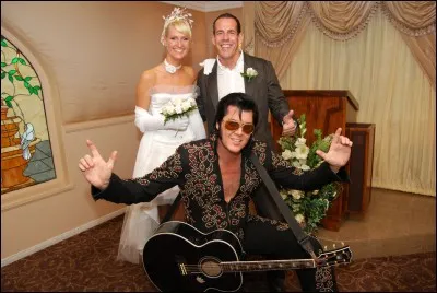 Dans quelle ville américaine peut-on se marier, accompagné d'un sosie d'Elvis Presley ?