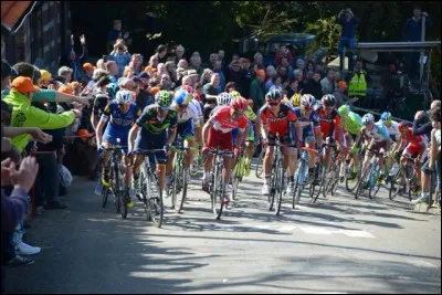 Cette fameuse course cycliste belge se déroule tous les ans au mois d'avril. C'est la  wallonne.