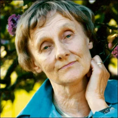 Quelle série de romans dont l'héroïne de neuf ans est rousse, l'auteure suédoise Astrid Lindgren a-t-elle écrite ?