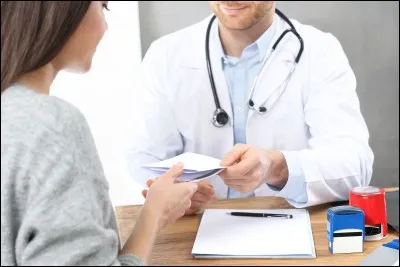 Quels sont les premiers symptômes des oreillons ?