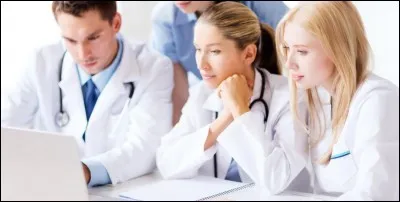 Les oreillons peuvent causer une orchite ou une ovarite chez :