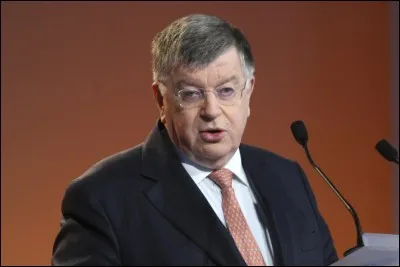 Pour protéger le Pape, quel peuple battit Charlemagne ?