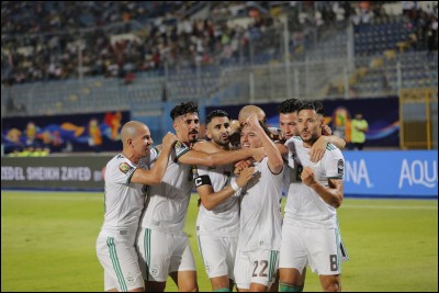 Qui est le n°9 dans l'équipe algérienne ?