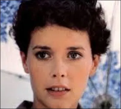 En voilà une autre qui défraya la chronique !
Avec quel rôle ?