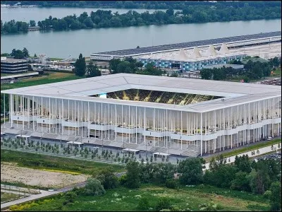 Quel est le nom du stade de Bordeaux ?