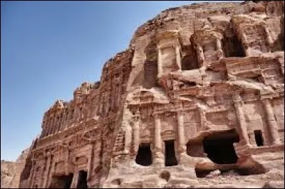 Bonjour Mathilde ! Je me sens comme une archéologue ici en...