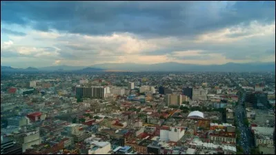 Chers Parents, je vous envoie la vue panoramique de la ville où je vais prochainement m'installer. Réservez donc un billet pour le...