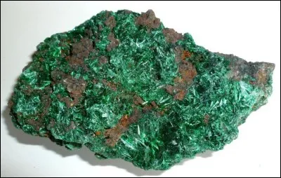 Passons au vert ;-) 
Que suis-je ?