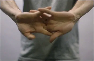 Se craquer fréquemment les doigts peut provoquer de l'arthrite.