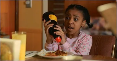 Comment se prénomme la petite sur de Lucas ?