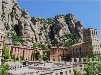 À environ 50 km de Barcelone se trouve un monastère bénédictin fondé en 1025. L'abbaye actuelle est de style Renaissance et les façades actuelles ont été reconstruites au XXe siècle. Il s'agit...