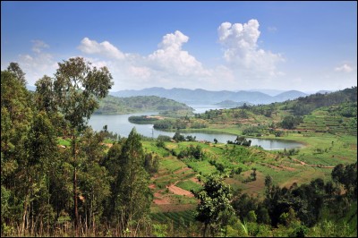 Complétez le surnom du Rwanda : Pays des mille...