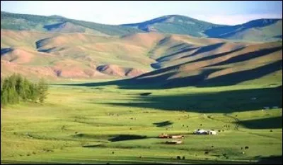 Quel pays est surnomm&eacute; : "Le pays du ciel bleu" ?