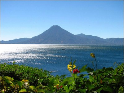 Quelle saison vient compléter le surnom attribué au Guatemala ? Le pays de l'éternel...