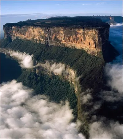 Quel pays d'Am&eacute;rique du Sud est surnomm&eacute; : " Terre de Gr&acirc;ce " ?