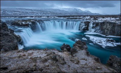 Comment est surnommée l'Islande ?
