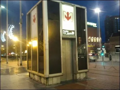 À quelle station cet ascenseur appartient-il ?